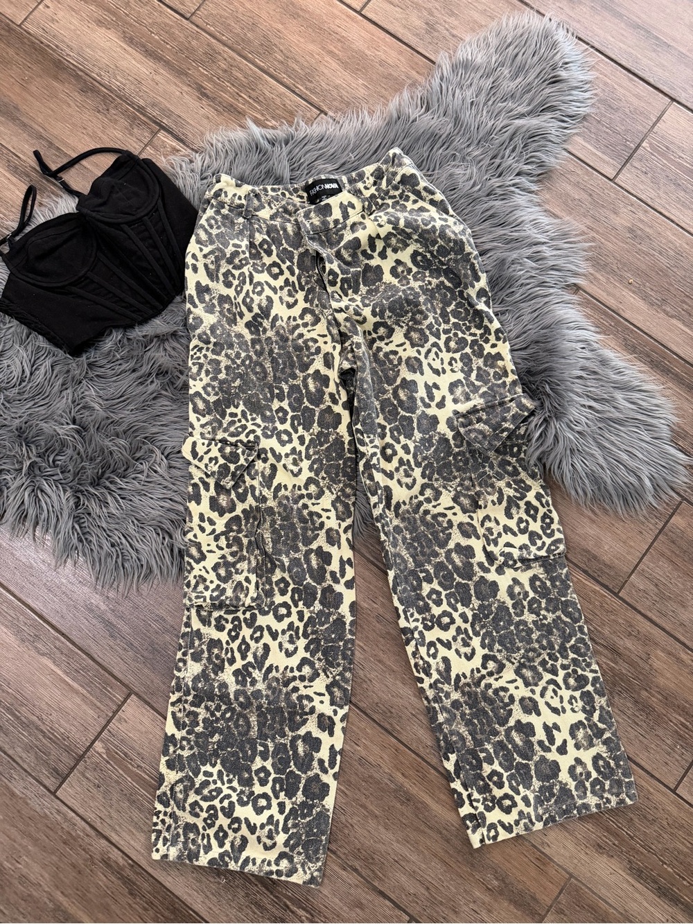 Fashion Nova Black & Cream Leopard Wide Leg Cargo Pants and top - Picture 6 of 8